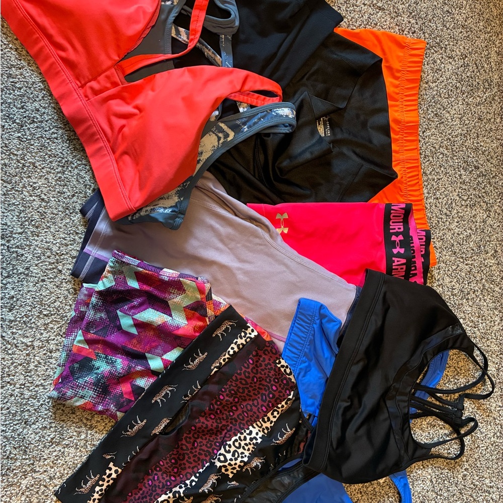 Lot of Active clothes - Shorts and sports bras